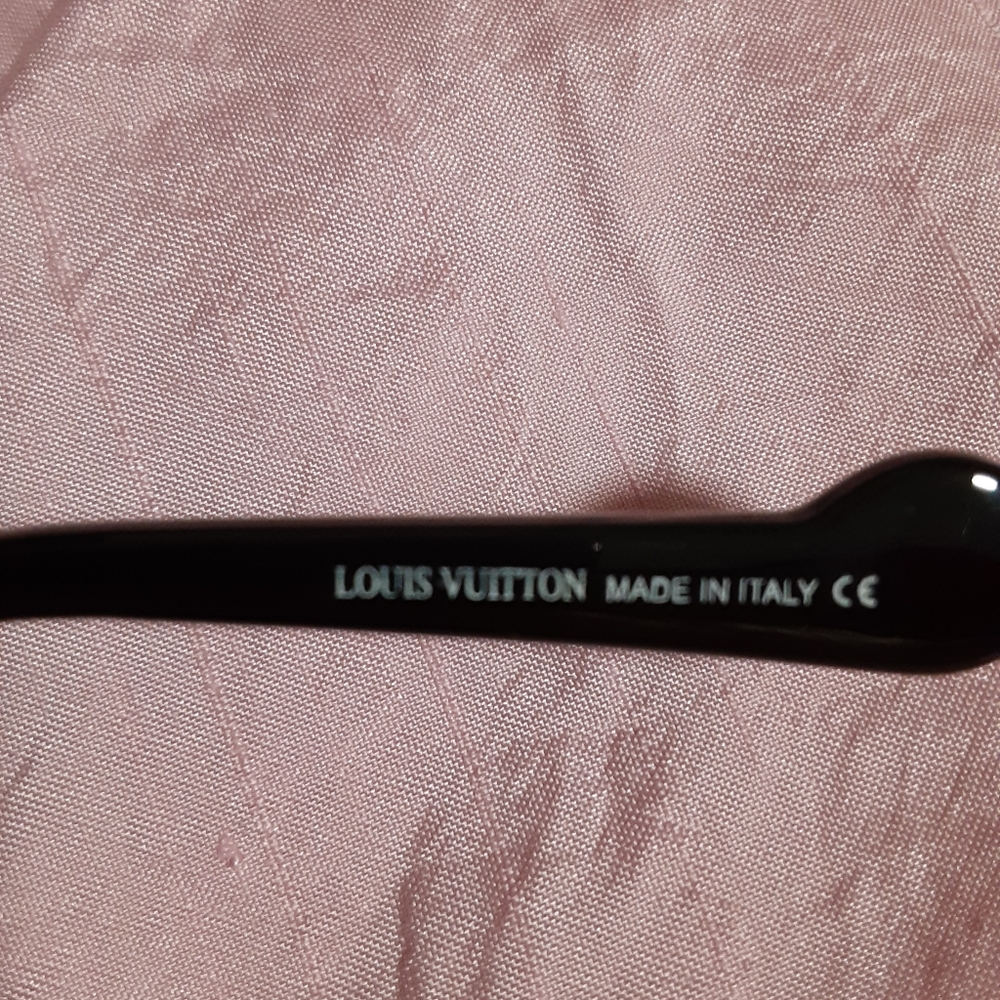 LOUIS VUITTON SUNGLASSES - Picture 9 of 11